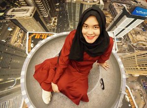 No fear of heights at @vivo_indonesia V5 launching. 
#VivoV5 #PerfectSelfie 
#bloggercrony #indonesianhijabblogger 
#clozetteid