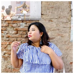 No, I don't want holding back again. I just want to be happy.

Have a nice day, people!

#vinaootd
.
.
.
#bigsize #bigsizeootd #bigsizeindonesia #plussizefashion #plussizeindo #ootdindo #clozetteid #bali #ootdindo #outfit #outfitoftheday #chic #smile #chicstyle #holdback #turnaway #jakarta