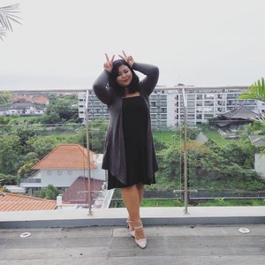 Bunny wanna fly. 🐇

Attending @uber_idn Kumpul Bareng Bloggers & Instgrammers.

#vinaootd #vinainevent

#ootd #ootdsizeplus #sizeplus #happy #bunny #outfitoftheday #outfit #black #balibeautyblogger #bloggergathering #bloggerperempuan #emak2blogger #clozette #clozetteid