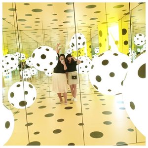 When Vina and Vini tried to fit in.#vinaootd #vinapiknik...#bigsize #bigsizeootd #bigsizeindonesia #plussizefashion #plussizeindo #ootdindo #clozetteid #bali #ootdindo #outfit #outfitoftheday #chic #smile #chicstyle #jakarta #yayoikusama #yayoikusamaexhibition #museummacan #polkadot #yellow #mirrorselfie