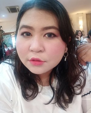 Shoot from camera. No filter, jo edit. 😌 Senua karena Purbasari. ❤️ Aku cinta banget sama eyeliner pen nya. So good. Tipis dan gampang banget dipakai. 💃

#PurbasariInfluencerAcademyBLI
#vsbxpurbasari #purbasarimakeup
#vinasaysbeauty
#BaliBeautyBlogger
.
.
.
#selfie #chubby #chubbygirl #faceoftheday #makeupoftheday #motd #naturalmakeup #clozetteid