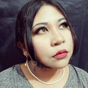 Banyak orang menyukai sosok Coco Chanel karena karyanya. Aku mengagumi beliau dari sisi lainnya.

Read on my blog why I'm adored her. And I recreate her look too!

bit.ly/BS-WEvina or click link on my bio!
