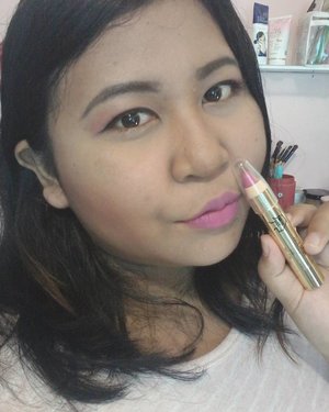 Pretty in pink.

#justmiss #justmiss_id #lipstick #lippencil #motd #makeupoftheday #makeupgeek #clozetteid
