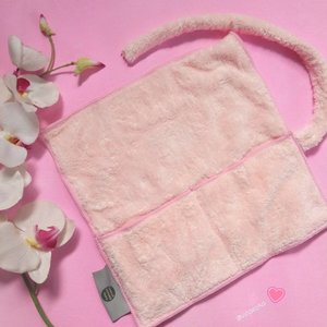 Got a makeup tools towel from @0.8l_indonesia. So soft and cute. Review soon baby. 💕

#sneakpeekbyvina #coolenoughstudio #08l #08l_indonesia
.
.
.
#makeuptools #towel #pink #makeup #makeupfreak #makeupgeek #clozette #clozetteid