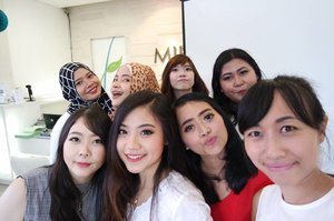 Bali Beauty Bloggers. 💓

#vinasinevent #theperksbeingbeautyblogger #miraclebali #unvailyourmasterpiece
.
.
.
#beautyblogger #balibeautyblogger #baliblogger #event #beautybloggerid #beautyevent #potd #motd #conference #skincare #clozette #clozetteid