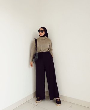 ootd ngantor dengan tema: sweater weather 🥶 •• culotte from @afrodis.clothing—— #ClozetteID