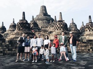 One of the best trip with the whole family. Awalnya agak ragu kalau para minions bisa menikmati trip ini, tapi ternyata mereka seneng banget bisa ke Borobudur, museum2 dan juga nonton wayang orang Ramayana.

Jadi makin semangat ngajakin anak2 liburan lokal dan belajar lebih banyak berbagai budaya di Indonesia.
.
.
.
.
.
.
#liburanlokal #indonesia #iloveindonesia #cintaindonesiaku #family #travel .
.
.
.
.
.
#igshotz #exploretocreate #travelandlife #huntgram #instagoodmyphoto #worldplaces  #ig_udog#bestvacations #TheBest_Capture #theworldshotz #worldtravelbook #beautifuldestinations  #naturephotoportal  #earthgallery  #discoverearth  #wonderful_places#rural_love  #theglobewanderer  #discoverglobe #fantastic_earth#awesome_earth  #earthfocus  #ourplanetdaily