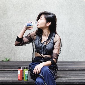 Exercise on the outside, detox on the inside. Cleanse the toxic with cold pressed detox drink from @frutamix.id .
Made from natural fresh ingredients with no sugar added and no preservatives 😍
On frame are Toxin Flusher, Shine On, and The Hulk.
Start your detox plan today.
.
.
.
.
#endorseangeliasamodro #endorsement #endorsementid #endorsementindo #clozetteid #frutamix #detox #detoxjuice #coldpressedjuice #healthydrink #healthylifestyle #endorsesurabaya