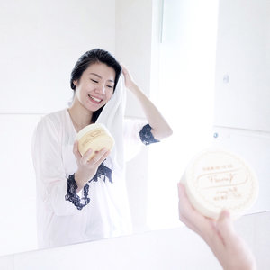 A premium care to maintain the vitality of my hair. @flavere_official honey milk mask with collagen...I love how it nourished my dry and tangled hair. I love the sweet smell too! Try this premium hairmask and feel the difference!...#endorsementid #endorsementindo #endorsementindonesia #endorseolshop #endorsesurabaya #angelschoice #potd #lotd #clozette #clozetteid #hairmask #beauty #haircare #beautyblogger