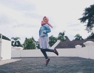 wishlist 2018? karena gak bisa lebih tinggi lagi badannya, udah gak mungkin, jadi saya pengen tajir aja ☺tengs tu @yogiafroza for taking this pic 😄😘 wuv u.#clozette #clozetteid