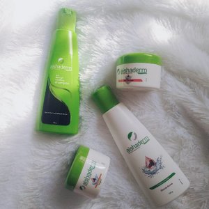 nah ini adalah empat produk yang aku dapat di event @aishaderm 😘ada  shampoo, sunscreen, VC cream dan facial wash. Keempat produk ini mengandung ekstrak kurma dan semuanya sudah up juga di blog ;) #clozette #clozetteid #aishaderm #skincare