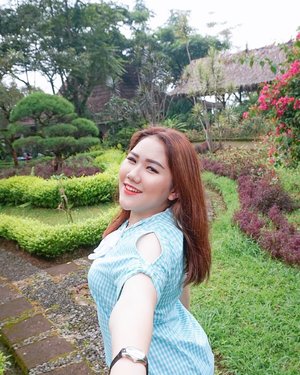 don't let the silly little things steal your happiness 😀.#dewitraveldiary #dewihairdiary #travel #nature #photo #photography #makeup #smile #happy #girl #clozetteid