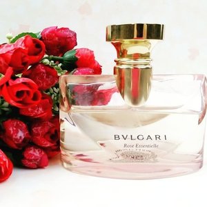 Rose essentielle🌸
#finefragrance #COTW #clozetteid #bvlgari #roseessentielle #potd #pinkuroom #fragrance #perfume #girls #roses #bbloggers #beautyblogger #instagood #instafamous