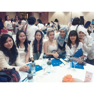 With beauty bloggers fellas at bio oil ＆ cosmopolitan yesterday ^^
#bbloggers #beautyblogger #beautybloggerindonesia #potd #clozetteid #clozettedaily #biooil #mandarinoriental #friends
