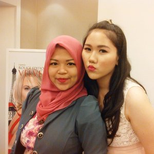 Hellow all ^^ doing all my school assignment right now, huft (T^T)
anyway, #throwback w/ @shahnazputri hihi～
See you this saturday kak :)
#selfies #selfie #selca #potd #fotd #instabeauty #instagood #clozetteid #clozettedaily #event #beautyevent #beautyblogger #beautybloggerindonesia #indonesianbeautyblogger #bblogger #blogger