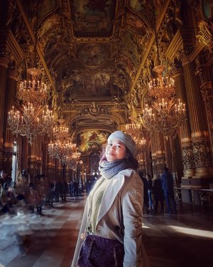 Inside the opera garnier
.
Its like mini versailles, but now they use for opera theater like the famous phantom of the opera. They open around 9 to 5 p.m but better you find your ticket before 3.30 p.m because they will closed and prepare for the show
.
#clozetteid #travelling #travelaroundtheworld #travellers #dsywashere #dsybrangkatlagi