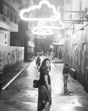 Night out @changkatbukitbintang 
#clozetteKLilingKL #travelblogger #traveler #kualalumpur #malaysia #womantraveler #sheisnotlost #discoverKL #timeoutKL #passionpassport #iamhere #clozetteid #changkat