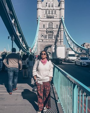 London,2017
.
#throwback #london #clozetteid #girlpower #womanpower  #worldtravel #worldcitizen #traveler #travelblogger #travelspot #instagram #instagramable #lostinthecity #womantraveler #fashioncolours #fashionstyle #instafashion #instatravel #aroundtheworld #travelaroundtheworld #solotraveller #dsypath #dsywashere