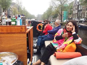The canal city

#whenuinnetherland #netherlands #amsterdam #traveller #worldtravel #tourist  #streetwear #europe #girltraveller #clozetteid #streetfashion #smallcity #onedaytrip #walk #walking #canalcruise #canalcity #cruise #fab