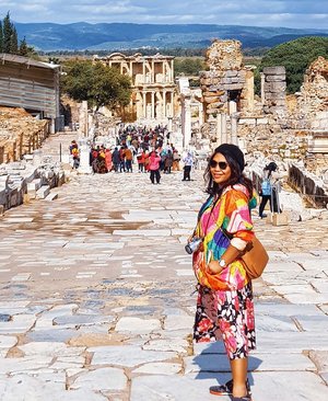 After Roman forum in Rome, Ephesus in Izmir and next one is Parthenon in Athens.. cant wait
.
#clozetteid #travelling #travelaroundtheworld #travelgram #aroundtheworld #travelstyle #streetstyle #streetwear #dsywashere #dsybrangkatlagi #traveljournal #travelgram #ephesus #izmir #izmir🇹🇷 #bestvacations