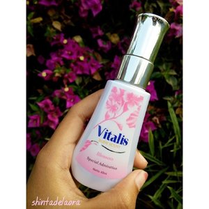 Cuma iseng mampir ke minimarket sbelah n nemu ini. Jika boleh lebay, aroma parfum ini udah kucari hampir seumur remaja ke dewasa ini. wakakakaka

Mungkin ada yg tau versi parfum ori 'mahalnya' pake brand apa?? biar lebih tahan lama gitu hmmm 
So glad finally found this smell !!! #clozetteid #clozetteambassador #vitalis #bodyscent #perfume #pink #blossom #indonesianbeautyblogger #aroma #photooftheday