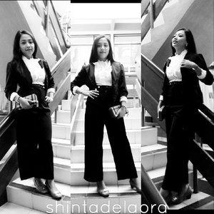 an awkward #blackandwhite #ootd

#clozetteid #clozetteambassador #workdays #palazzo #palazzopant #blazer #black #white #fashion #aboutalook #pose #clozettegirl #indonesian #officewear