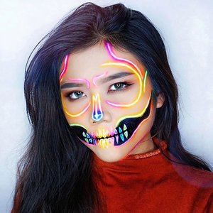Neon Skull Makeup 💀💚💛🧡💙💜Baru pertama kali bikin neon2 susah weh :(brantakan bgt hasilnya maap yakProduct use: update soon#indobeautysquad #clozetteid