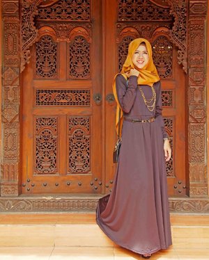 invest more of the money you make, back into your brand and in yourself. Always invest in YOU! #sarihalilintar #hijab #festive #motd #black #gold #hootd