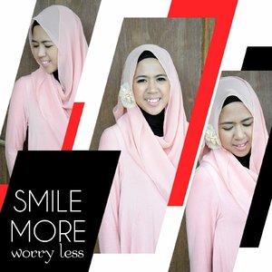 What a bright sunshine 🌞 i saw this morning! It brings good spirit and you can pull out your laundry. It will dry soon, believe me 😄 Hope all of you achieve what you want today. Ganbatte 💪
#clozetteid #sarihalilintar #hijab #casual #motd #pink #black #hootd #hijabers