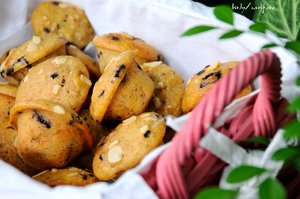Baking on the weekend! Homemade - DIY Banana Muffin with Dark Chocolate and Almond! Hmm Yuummmyyyy!!!!

#sarimeals #food #foodporn #foodie #chocolate #muffin #clozetteid