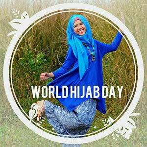I'm proud wearing hijab! Happy World Hijab Day 2016 to all my sista, muslimah around the world 😍😘 
#sarihalilintar #hijab #festive #ootd #motd #blue #hootd #worldhijabday 