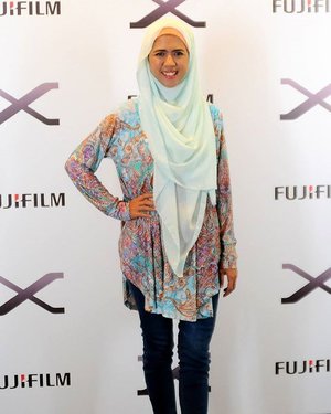 I was attending #FujifilmXDay, the launching of Fujifilm new products X-Pro 2, X70, X2Es, XF 100-400mm. Kindly read my review about this hype events  goo.gl/vwkVYH 😊 #sarihalilintar #hijab #casual #ootd #purple #pink #grey #hootd  #clozetteID