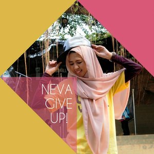 i had my heart broken five days ago but i'm happy and full of positive vibes today. i wonder what i ate this morning, was it chocolate? 
#Hijab #sarihalilintar #clozetteid