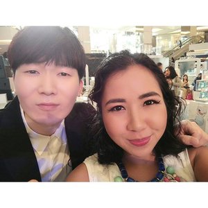 With Aiden Kwon himself, the global make up artist for Laneige.Aren't we cute? 😝😆😛..#clozetteID #starclozetter #productstylist #stylist #instadaily #photooftheday #ootd #iphonesia #ootdindo #fashiondiaries #fashion #fashionstyle #instafashion #photoshoot #fashionphoto #photography #beautyblog #instastyle #style #instaoutfit #blogger #indonesianblogger #fashionblog #fashionblogger #bloggerindonesia #fashionista #fashiongram #fashionpost #beautyblogger