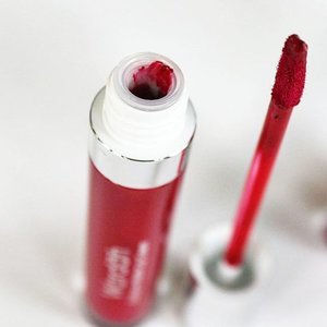 👌 @wardahbeauty Exclusive Matte Lip Cream 01 Red-dicted 💄💋 #lipstick #red #lipstickaddict #wardahbeauty #wardahexclusivemattelipcream #localbrand #clozettedaily #clozette #clozetteid