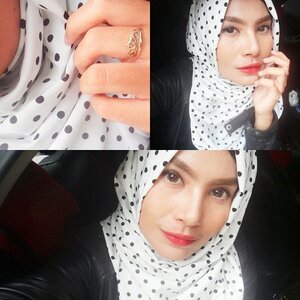 Tahun baruan pakai hijab dari @collectorcollect @999995kg ❤❤❤ bahannya adem banget bangets! Modelnya juga panjang, jadi bisa di-model sesuka hati 😊 edisi foto abis liburan 🙏🙏🙏 maafin yah kalo hideung 😄😄😄 next bakal upload dengan wajah yg lebih termaafkan deh, janji! 😅😅😅 #clozetteid #clozettedaily #fotd #edisinewyear #bbloggers #bbloggerslife #endorse #happynewyear #polkadot