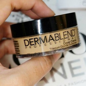 Foundation Review : http://www.duapuluhtujuhdesember.com/2017/03/foundation-review-dermablend-cover.html @dermablendpro Cover Creme Foundation - Golden Beige 👌 #foundation #review #duapuluhtujuhdesember #dermablend #bbloggers #beautyblogger #indonesianbeautyblogger #clozetteid #clozettedaily #fdbeauty #femaledaily #fullcoveragefoundation