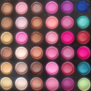 So colorful ❤ #makeup #makeupjunkie #palettes #sammydress #sponsored #beauty #colorful #clozettedaily #clozetteid