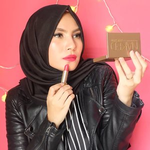 Glam Look With Bold Lips Tutorial udah ada yaa di YouTube Channel : shaaullia ❤ or click link on bio, babes! Ps : this is the original pic without any filter, buat yang suka dengan makeup aku kali ini thank you so much 🙏
Product details : 
@shuuemura Petal Skin Foundation 754 Medium Beige (It's tad too dark for my skintone)
@revlonid Colorstay Aqua Mineral Makeup Light Medium
@yslbeauty RPC The Mats 202 Rose Crazy
@urbandecaycosmetics Flushed Palette "naked"
@wetnwildbeauty Coloricon Brow Pencil Brunettes Do It Better & Pencil Eyeliner Nude
@sleekmakeup I Divine Eyeshadow Palette "Storm"
@bhcosmetics 6 White Brush Set
@maybelline LashSensational Mascara
@yslbeauty Radiant Touch Concealer 3.5 Luminous Almond
@sephoraidn Kiss Me Lipbalm 02 Cotton Candy
@shuuemura Cosmic Black Murakami Eyelashes Curler
Kiss Me Heavy Rotation Eyeliner in Black
@x2softlens Glam - Tourmaline

#FOTD #vlogger #beautyvlogger #bbloggers #indonesianbeautyblogger #fdbeauty #femaledaily #clozettedaily #clozetteid #starclozetter #youtuber #beauty #makeup #makeupturorial