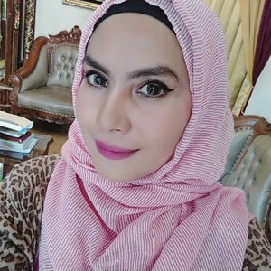 👀 #fotd #bbloggers #indobeautygram #indonesianbeautyblogger #hijablookbook #hijabindo #wingedeyeliner #makeup #beautybloggerindo #makeupaddict #clozetteid #clozettedaily
