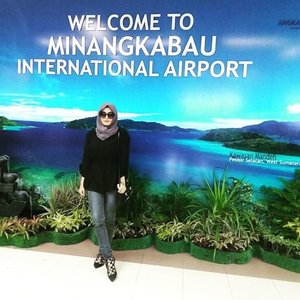 Sampai jugaaa 🌸🌸🌸 #welcometopadang #padang #sumbar #sumatrabarat #travelling #traveller #backpacker #minangkabau #clozetteid #clozettedaily #travelblogger