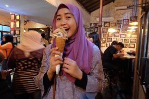 You want some? Nope, I wouldn't give any! :p
.
.
#tempogelato #clozetteid #lifestyle #travel #gelato