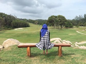 Peace in solitude 😇
.
.
📷 @swastikanohara
.
#clozetteid #solitude #serenity #peaceful #bintanlagoonresort #travelwithhijab #hijabtraveller #BLR #golfcourse  #bintangolfcourse