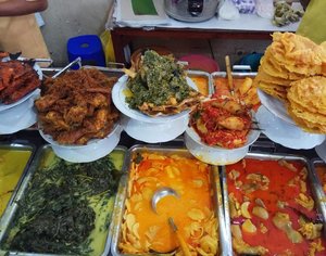 My lunch 😋 
Kenikmatan surgawi 😆
.
.
#clozetteid #bopetmini #masakanpadang #nasikapau #minangesefood #sambalado #foodporn #traditionalfood #indonesianfood #masakanminang #kulinerjakarta #kulinerbenhil