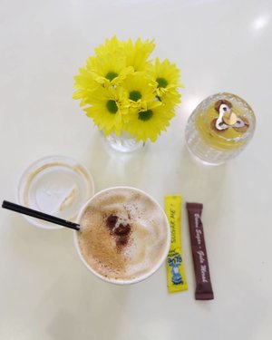 Selamat hari blogger nasional. Jangan lupa makan siang :D
.
.
.
#clozetteid #lifestyle #cappuccino