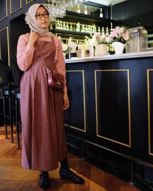 Classic always chic.
Captured by @andiyaniachmad :*
.
.
.
#clozetteid #fashion #hijablookbook #hijabootdindo #classichijabstyle #vintagehijabstyle #preppylook