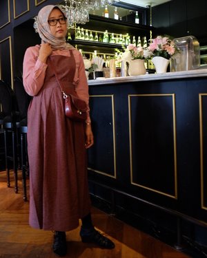 Classic is always chic.
Captured by @andiyaniachmad :*
.
.
.
#clozetteid #fashion #hijablookbook #hijabootdindo #classichijabstyle #vintagehijabstyle #preppylook