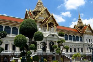 #throwback #mndaholidaySeru parah sih waktu jalan-jalan ke Grand Palace Bangkok. Buatku, tiap sudut komplek Grand Palace tuh cakep semua 😍 Jadi pengen jalan-jalan lagi ke Thailand.Eh, tempat apa / di mana yang lagi pengen kalian kunjungin guys?