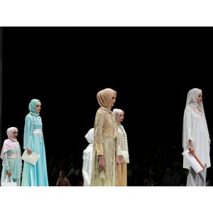 Look more feminine with pastel color and white.

Warna Khatulistiwa by @warnatasku_indonesia feat. @anniesahasibuan
#IndonesiaFashionWeek2017 #ifw2017 #warnataskuindonesia #warnatasku #warnataskuxifw2017 #celebrationsofculture