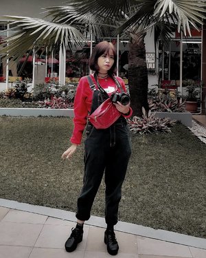 'Touch of RED' OOTD with my darling, @canon.indonesia DSLR.
Try to pair my red sweatshirt with black overall, black ankle boots and red waist bag ❤ #lifeisfashion
.
.
hey.. @allexchandraa @mude_mudrikah @dicapriadi dare to wear red outfits?
#canonootd #eosm100red #eosm100xmaudy